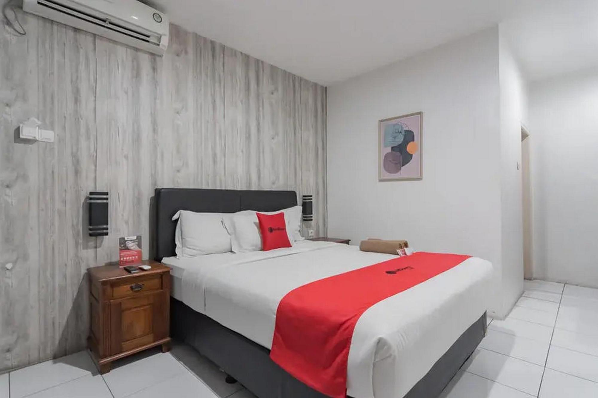 Hotel Reddoorz At Arwiga Near Rs Hasan Sadikin Bandung