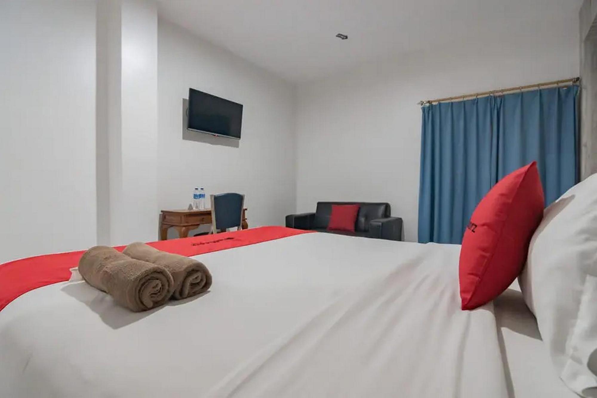 Reddoorz At Arwiga Near Rs Hasan Sadikin Hotel