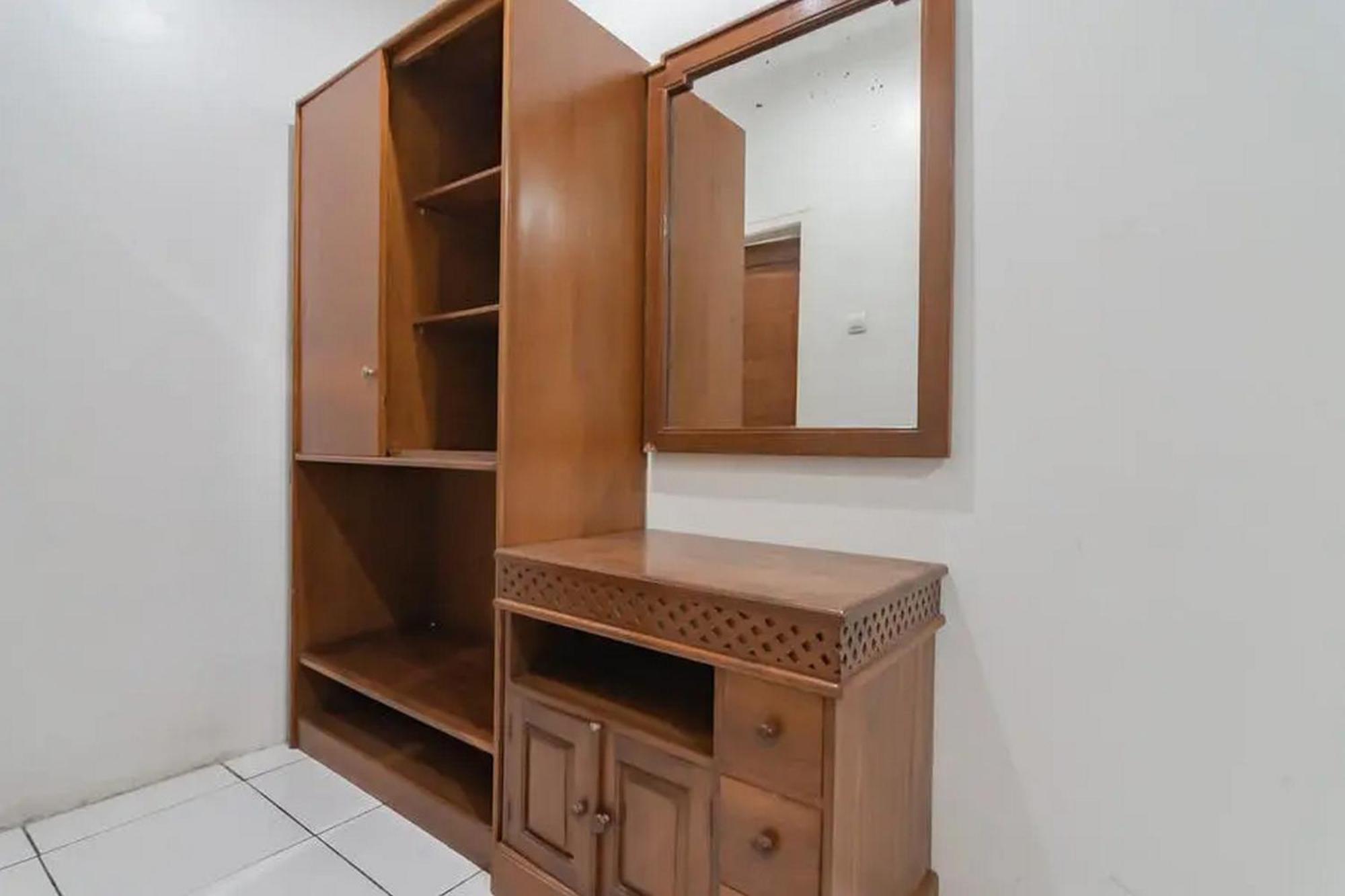 Reddoorz At Arwiga Near Rs Hasan Sadikin 2* Bandung