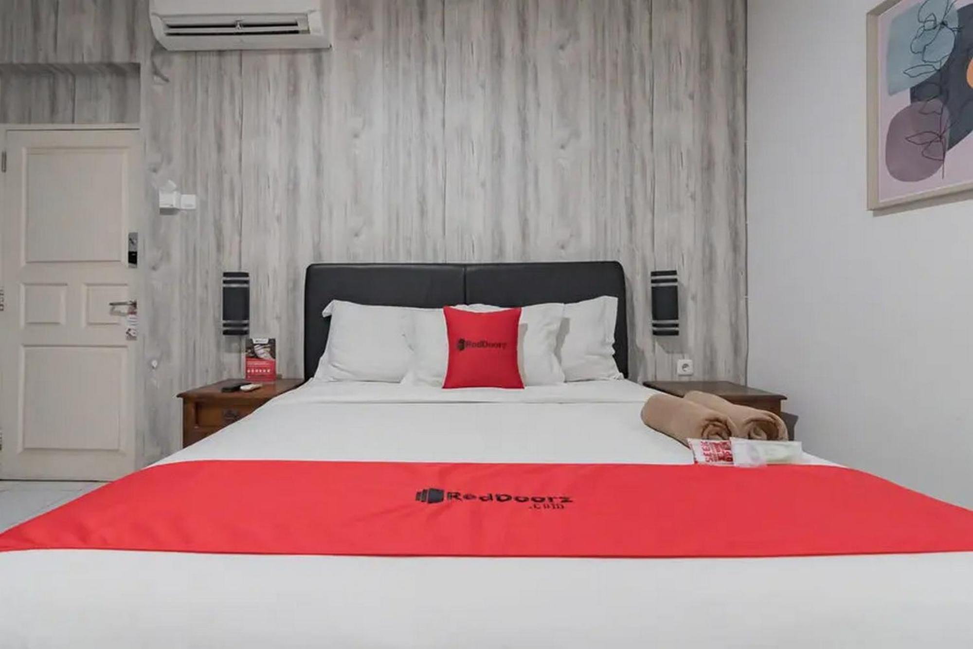 Hotel Reddoorz At Arwiga Near Rs Hasan Sadikin 2*