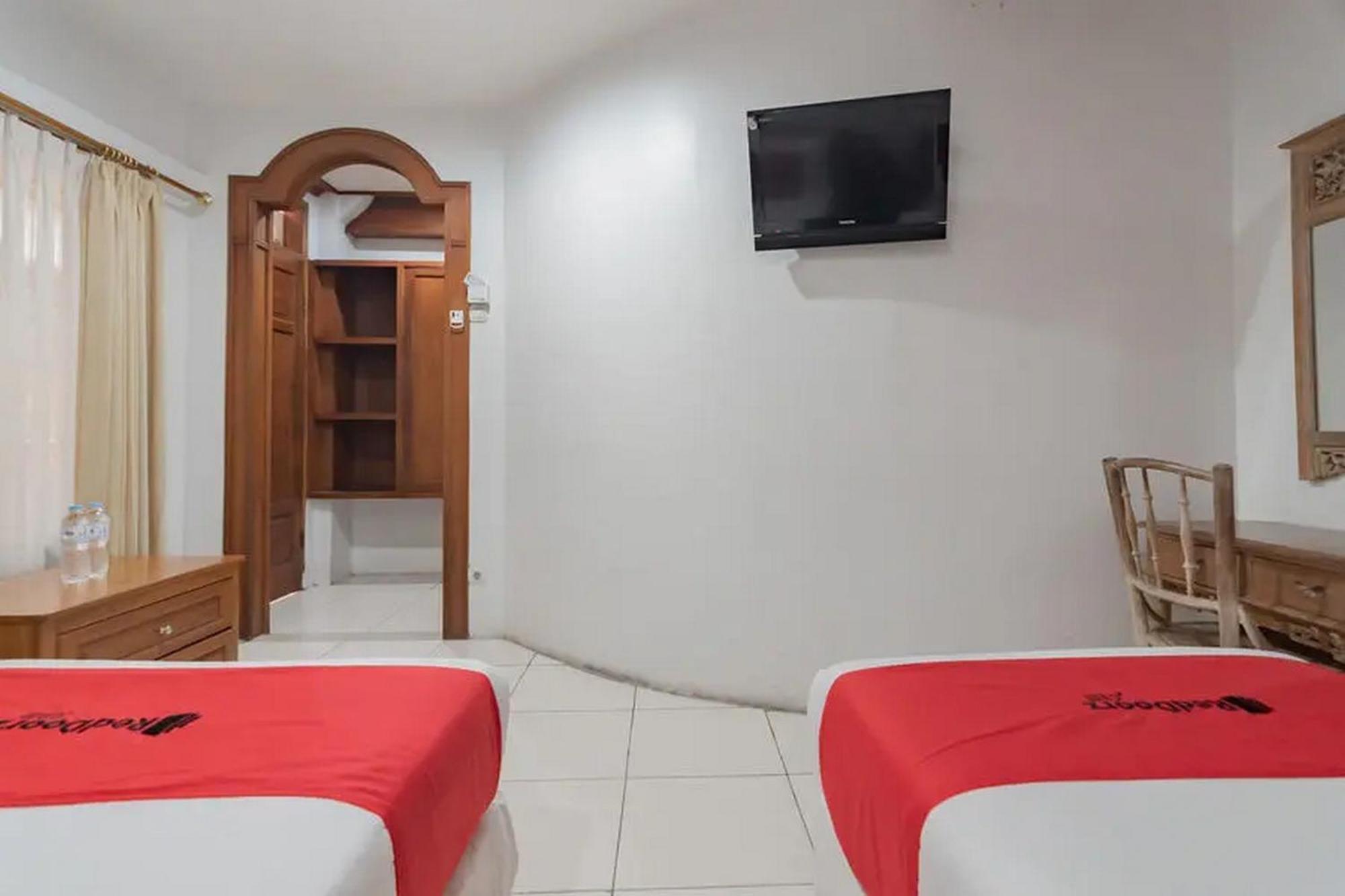 Reddoorz At Arwiga Near Rs Hasan Sadikin Hotel 2*