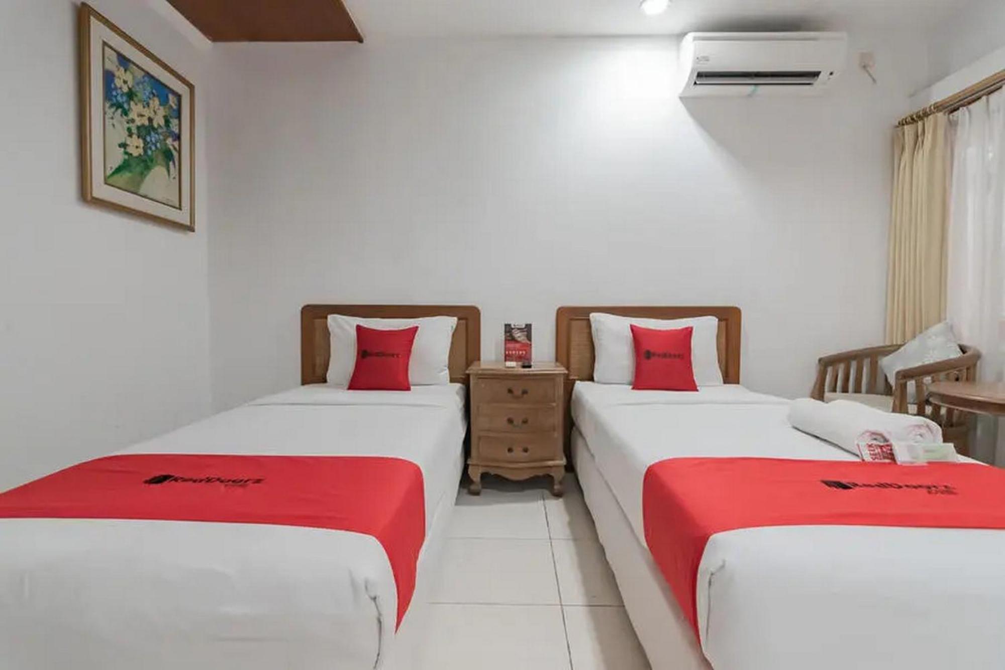 Reddoorz At Arwiga Near Rs Hasan Sadikin Hotel