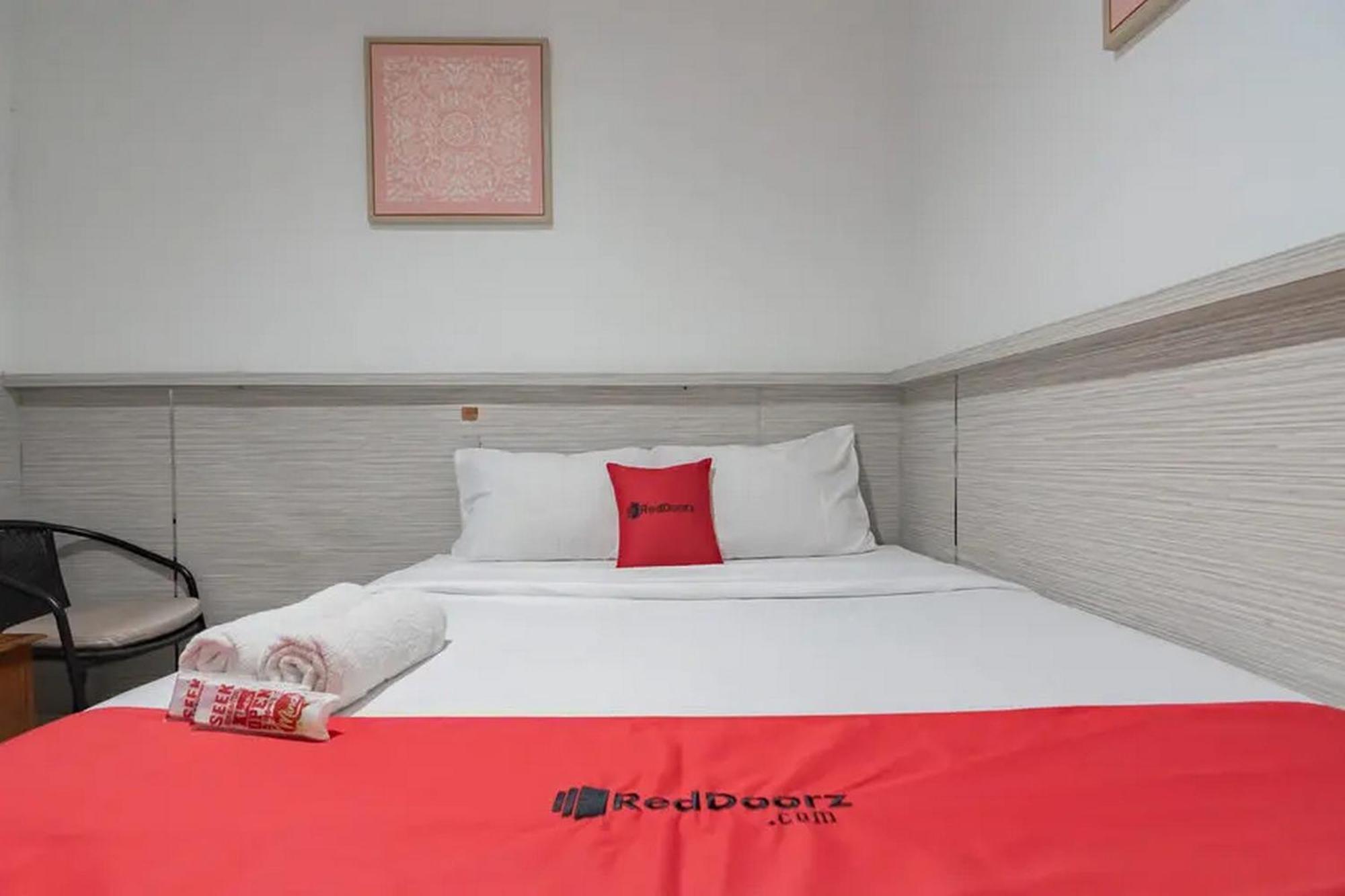 Reddoorz At Arwiga Near Rs Hasan Sadikin 2* Bandung