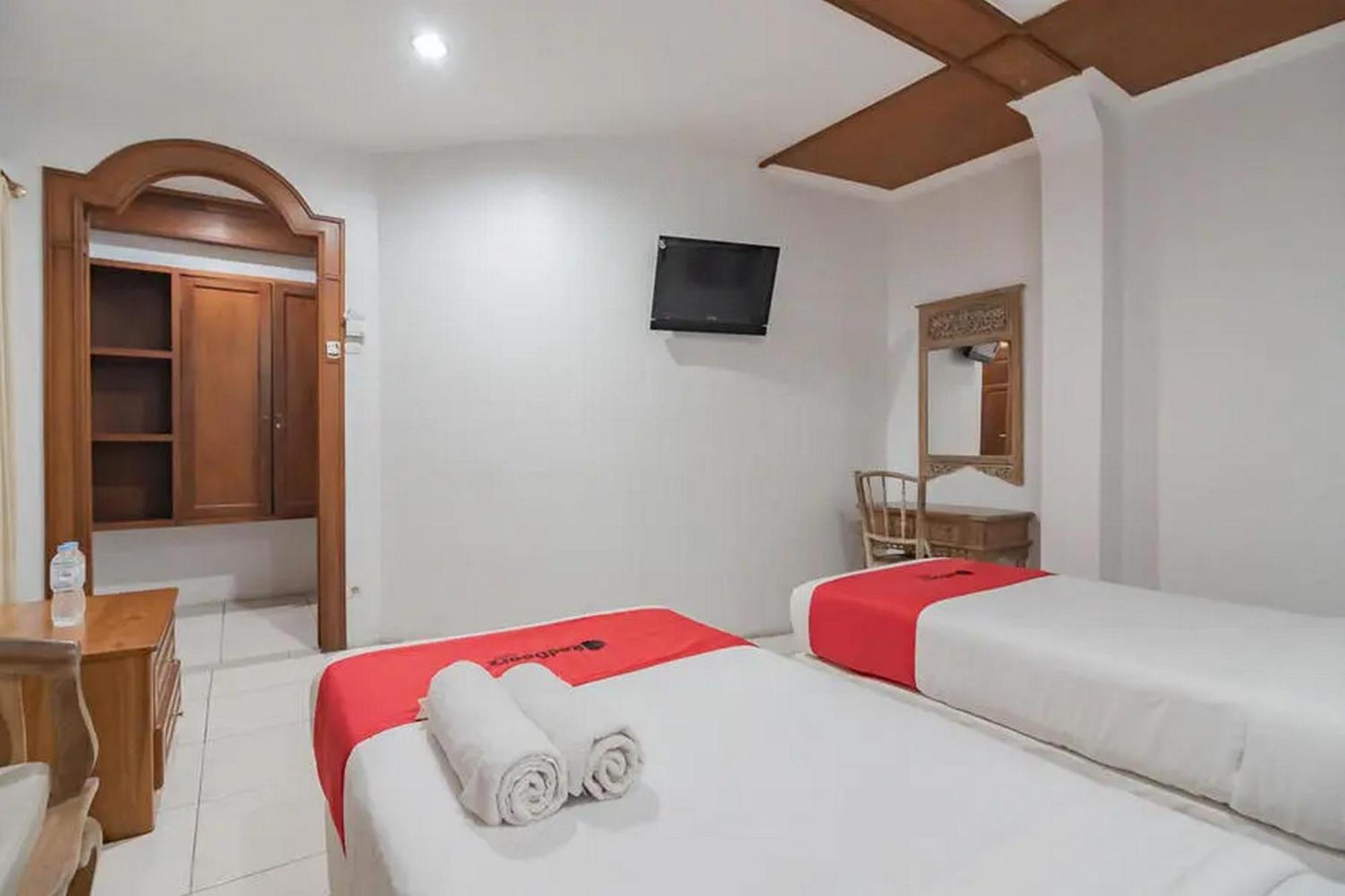 Hotel Reddoorz At Arwiga Near Rs Hasan Sadikin 2*