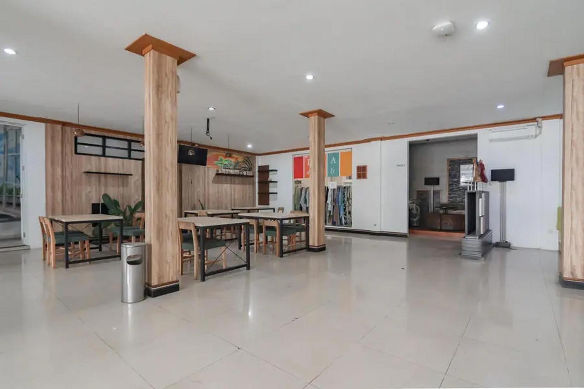 Hotel Reddoorz At Arwiga Near Rs Hasan Sadikin 2*