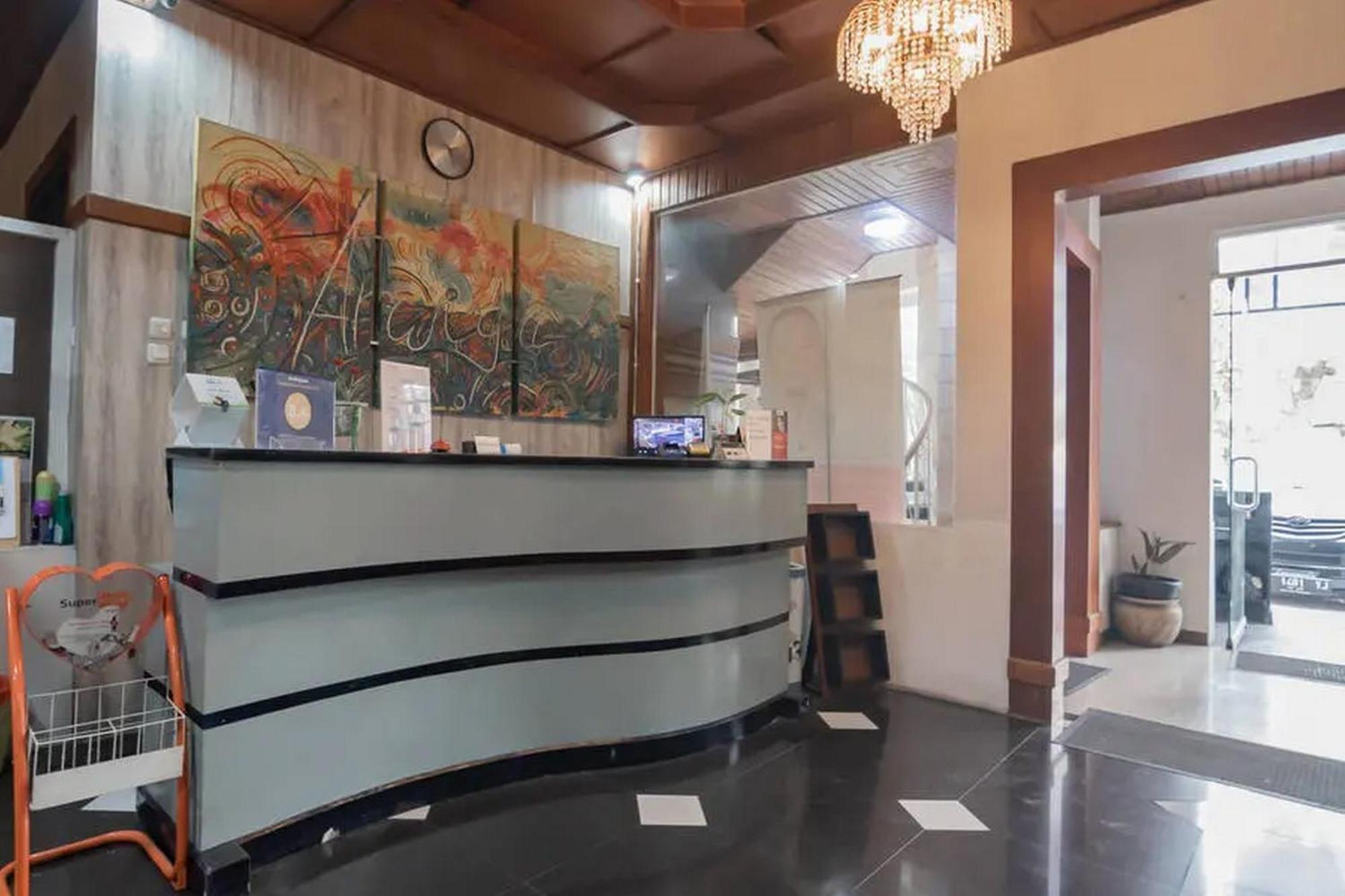 Hotel Reddoorz At Arwiga Near Rs Hasan Sadikin