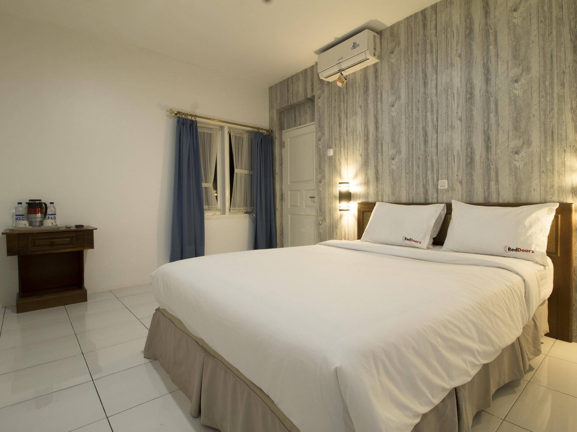 Reddoorz At Arwiga Near Rs Hasan Sadikin 2* Bandung
