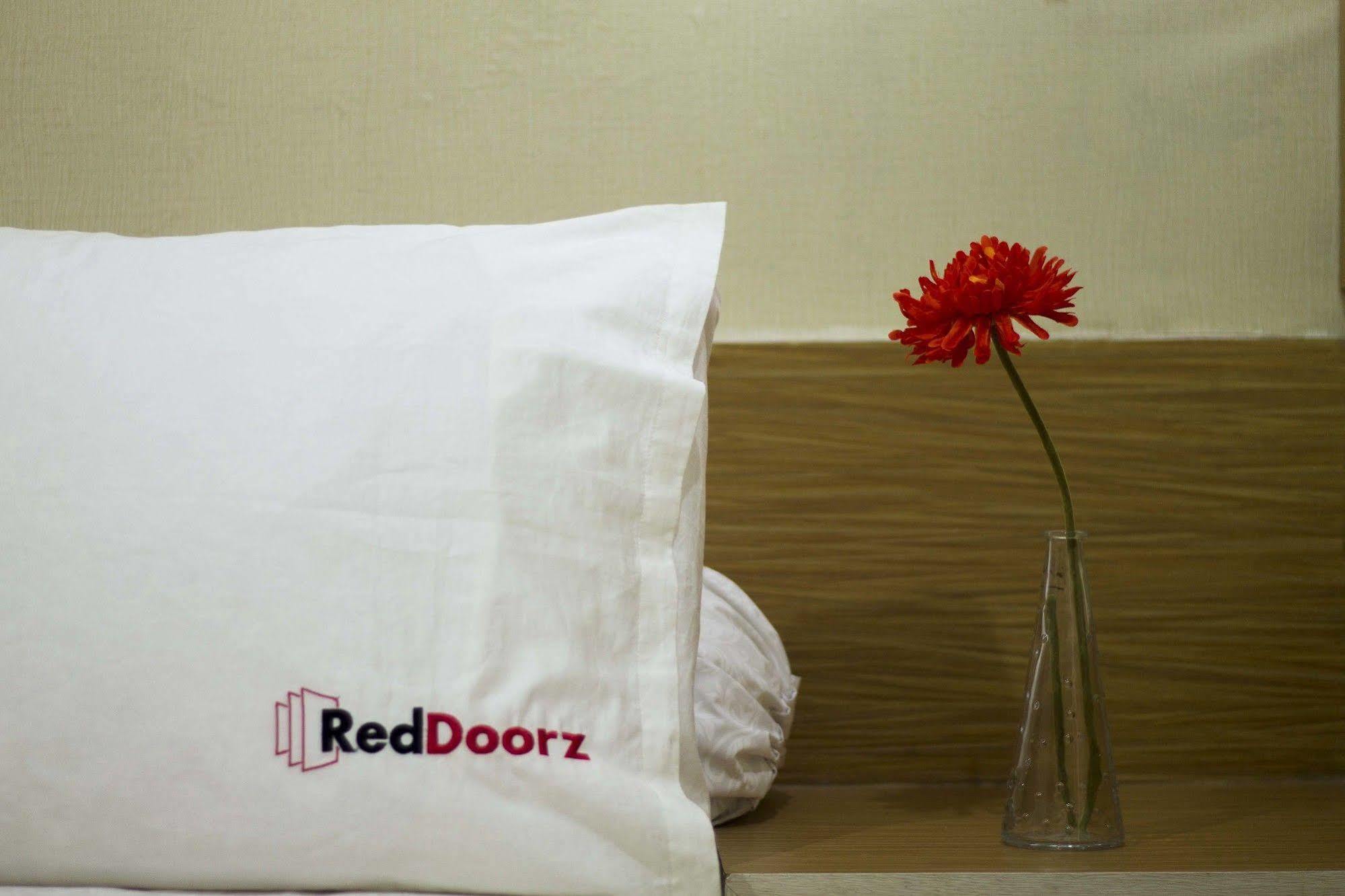 Reddoorz At Arwiga Near Rs Hasan Sadikin 2*